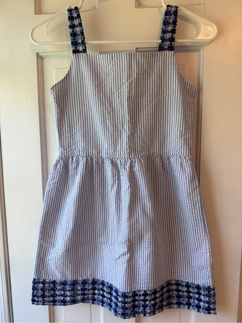 Vineyard Vines Girls Light Blue Seersucker Dress with Navy Eyelet trim size 8